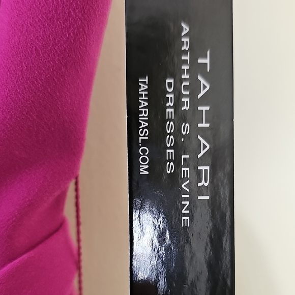 Tahari Chic Fuchsia Sleeveless Jumpsuit Size 14 - Picture 2 of 10